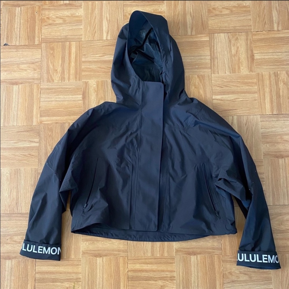 Black-lululemon Rain Chaser cropped jacket sz.6